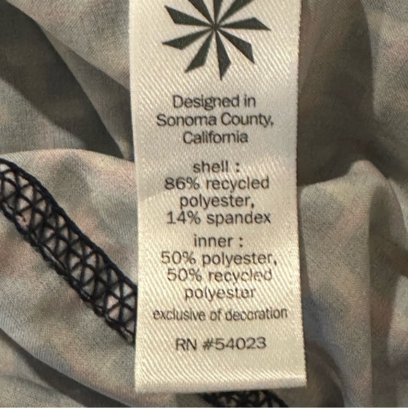 Athleta Ready Set Running Shorts Blue Tone Multi-Color Geo Design Size Small - Picture 10 of 13